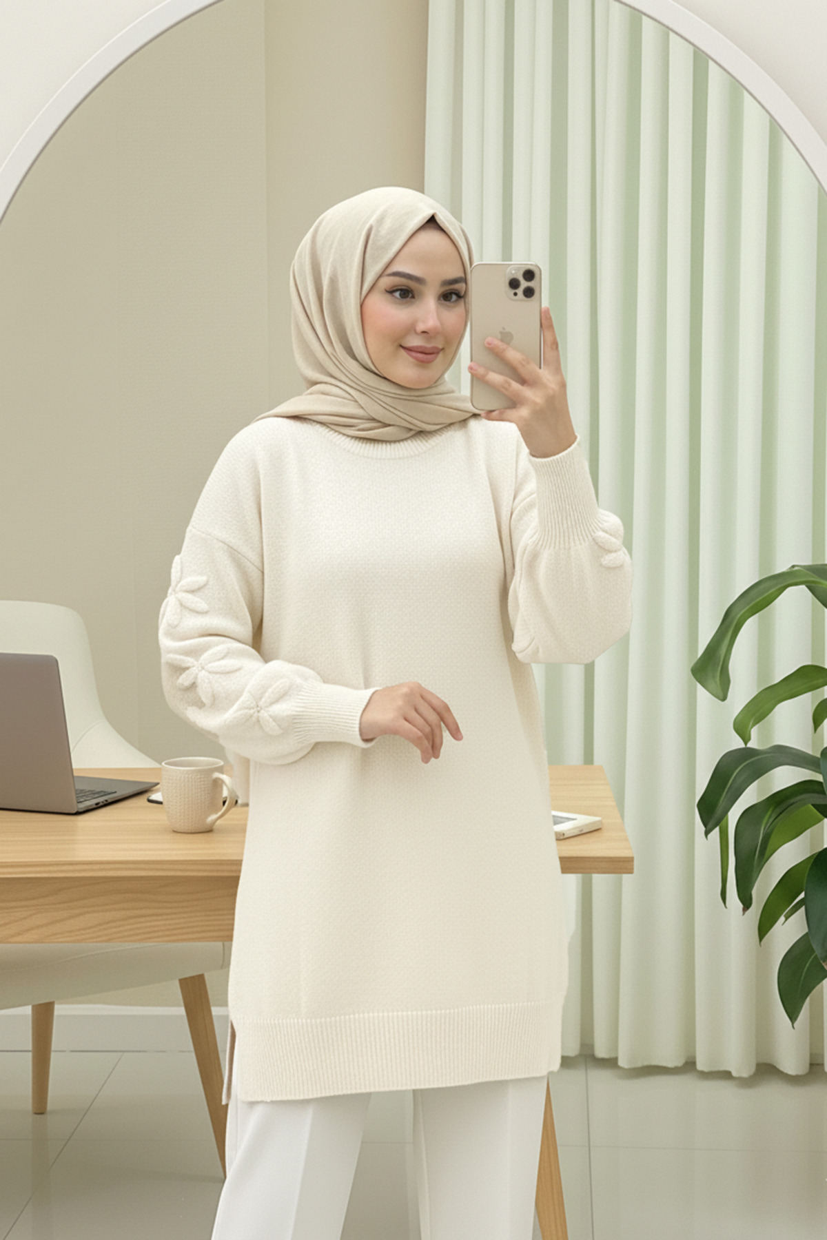 Kolu Çiçek Detaylı Yumoş Triko Kazak Tunik