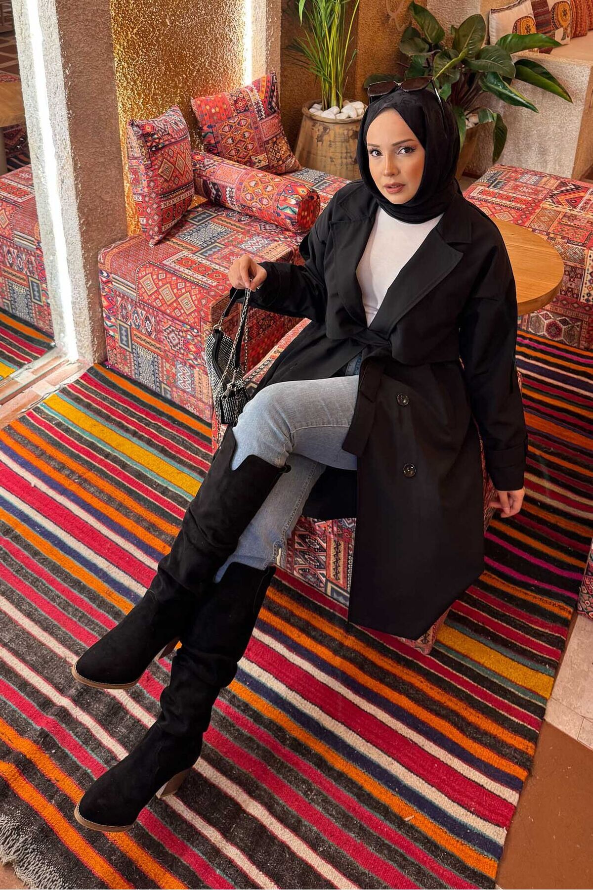 Kuşak Detaylı Omuz Apoletli Trençkot Siyah