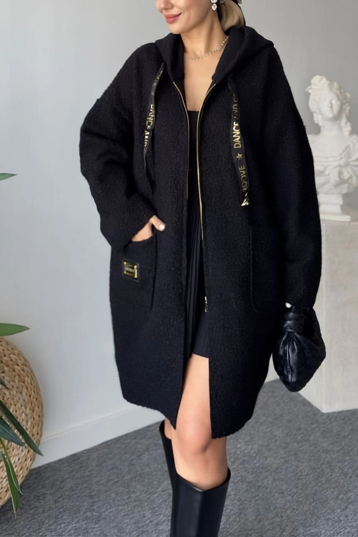 Kadın Kapüsonlu Siyah Cepli Kıvırcık Buklet Kumaş ASTARSIZ Mevsimlik Mont