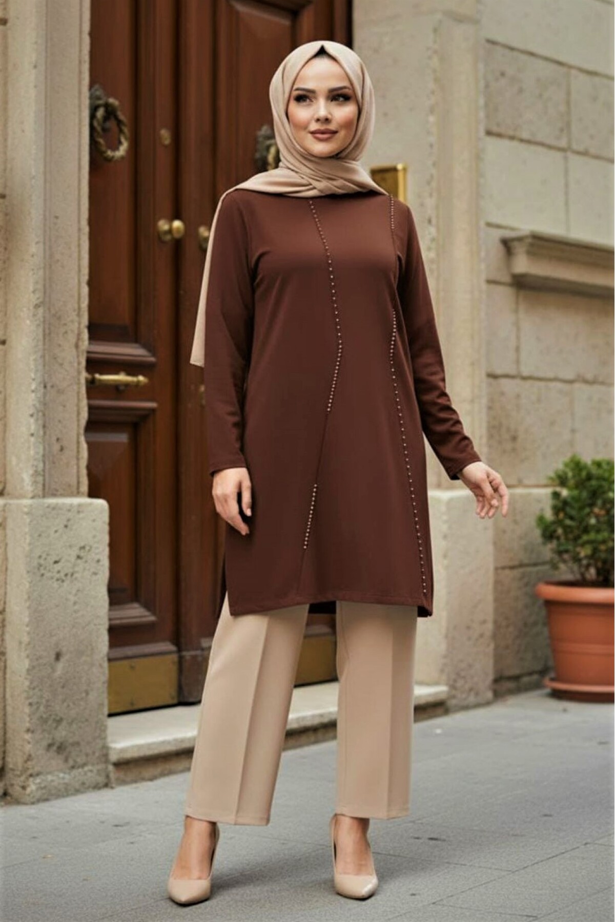 Kadın Kahve Kristal Pamuk Büyük Beden Önü Nervür ve İnci detaylı Tesettür Tunik