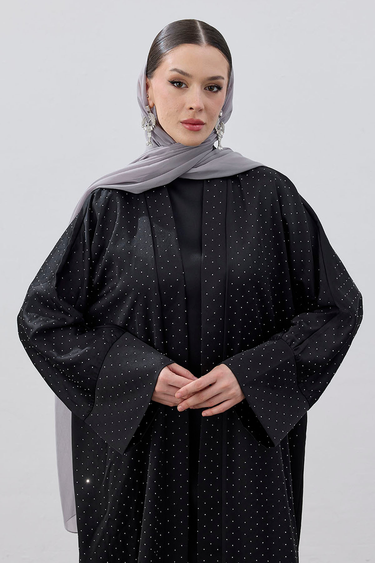 TAŞLI KUM SATEN YIRTMAÇLI ABAYA