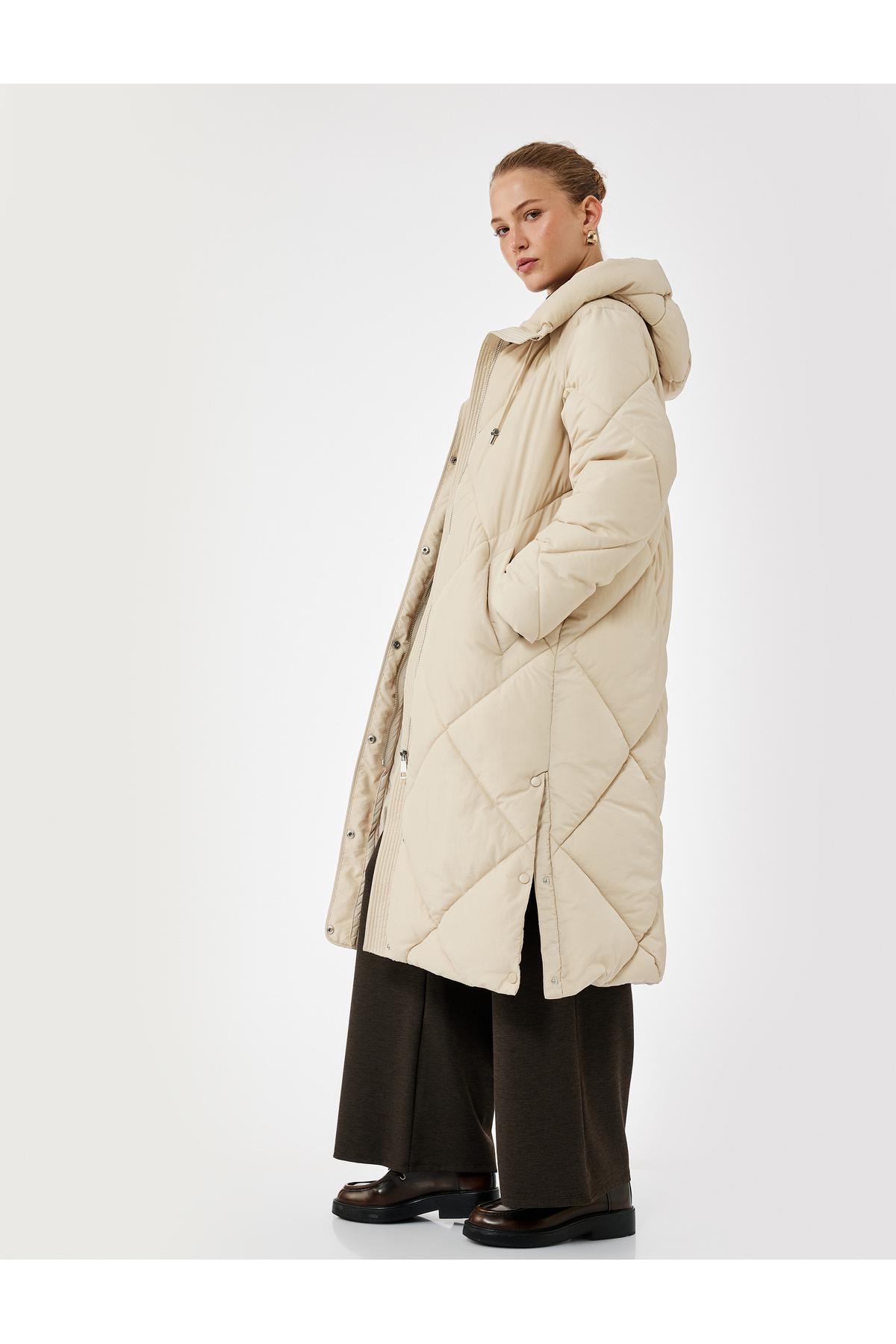 Kapüşonlu Fermuarlı Uzun Kollu Su İtici Ekstra Uzun Kapitone Oversize Şişme Anorak Mont