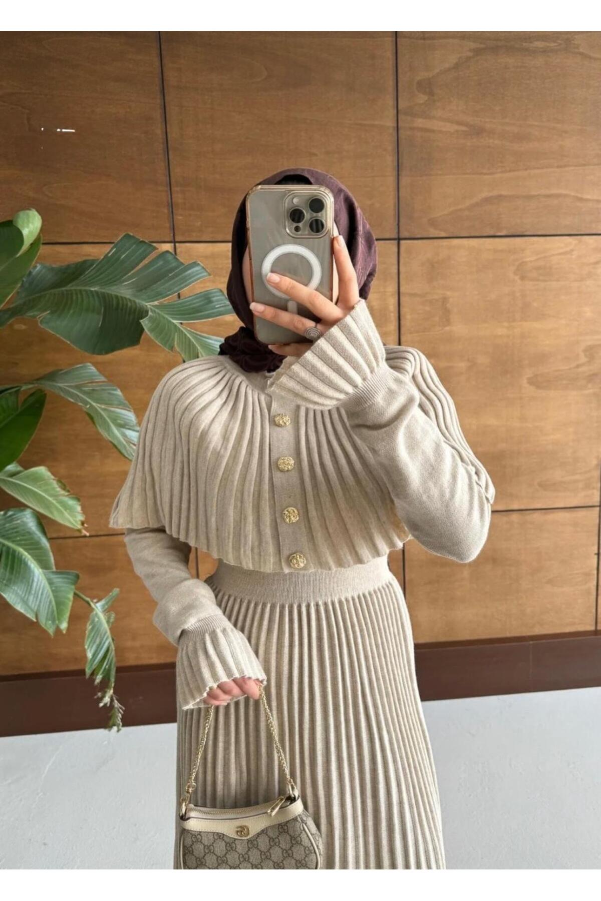 DGN'S PELERİNLİ DÜĞME DETAYLI KADIN TRİKO PİLİSELİ ELBİSE