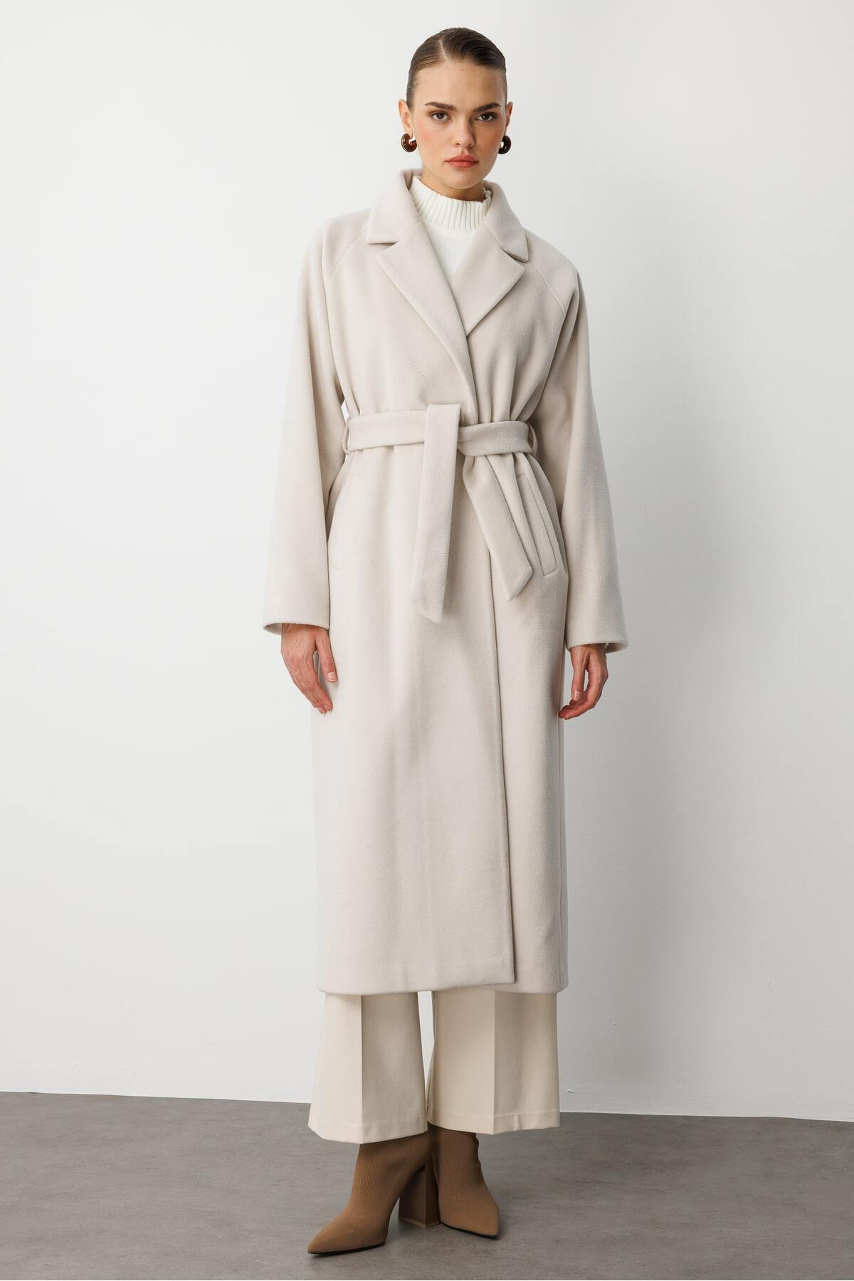 Bej Klasik Uzun Yünlü Ekru Kaşe Kaban