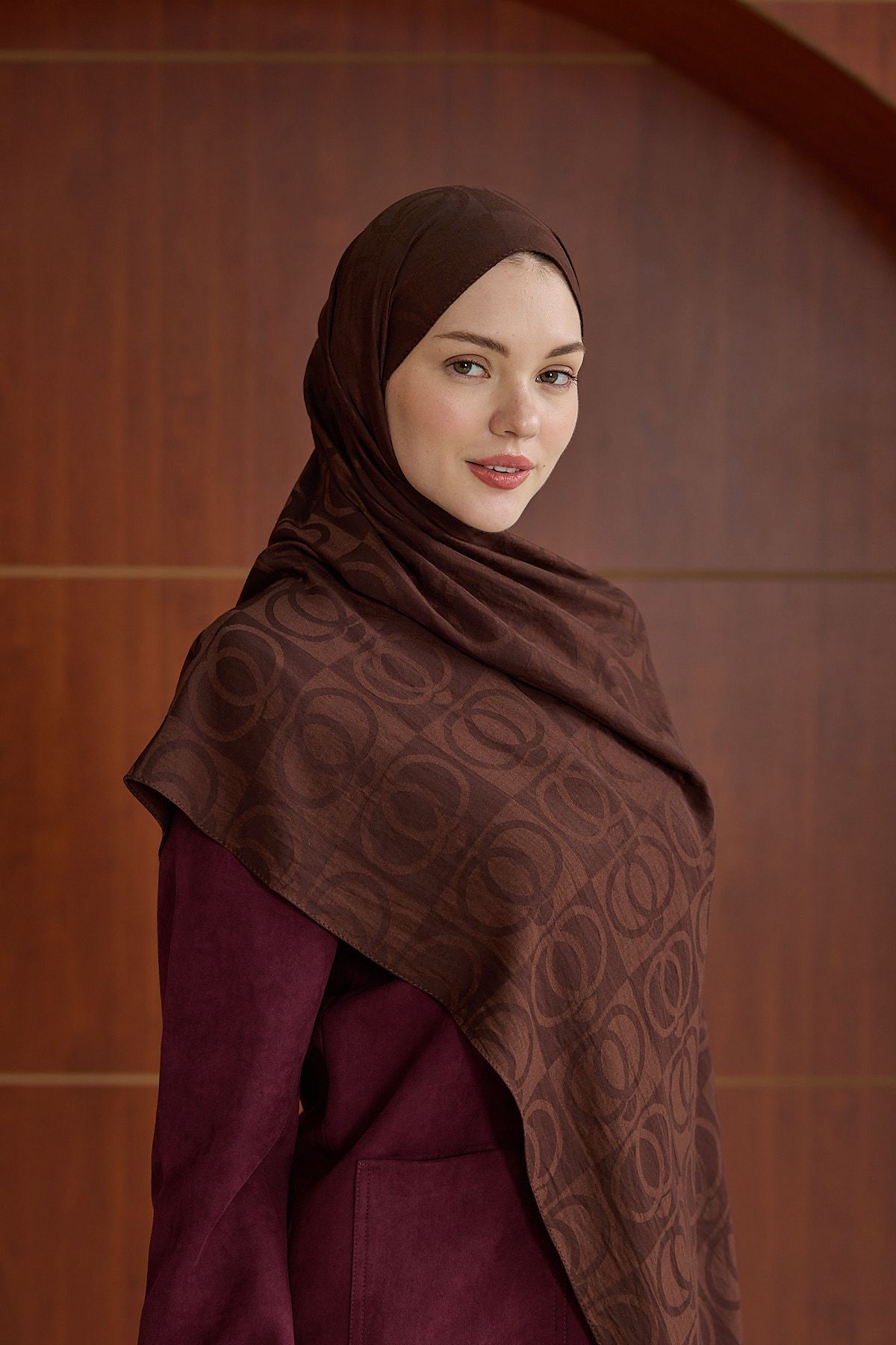 Hazel Özel Dokulu Desenli Şal – Kahverengi