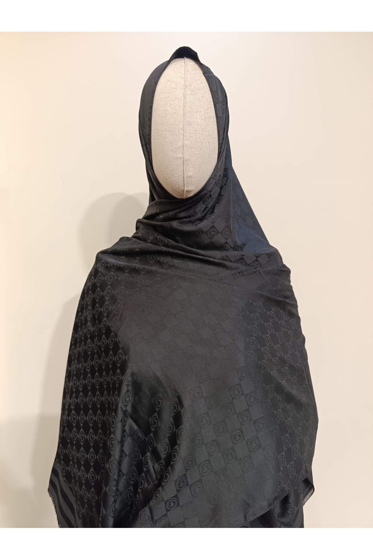 Kare Desen Özel Seri İpeksi Dokulu Jakar Şal