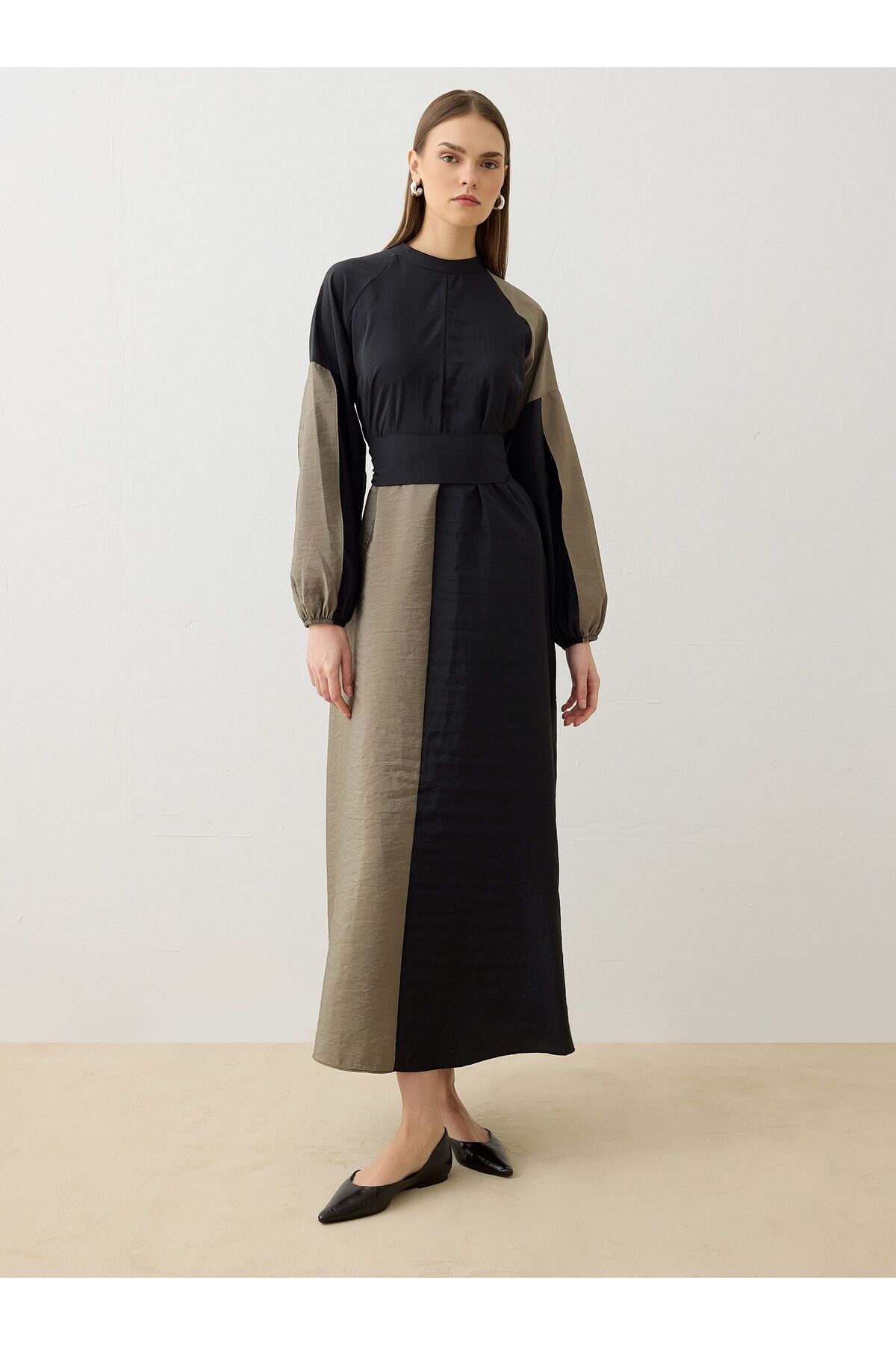 Modal Kumaşlı Kontras Renk Detaylı Tesettür Elbise - Haki Siyah -