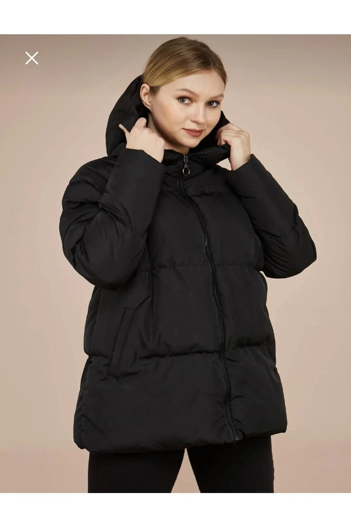 Kadın Siyah Kapüşonlu Şişme Mont