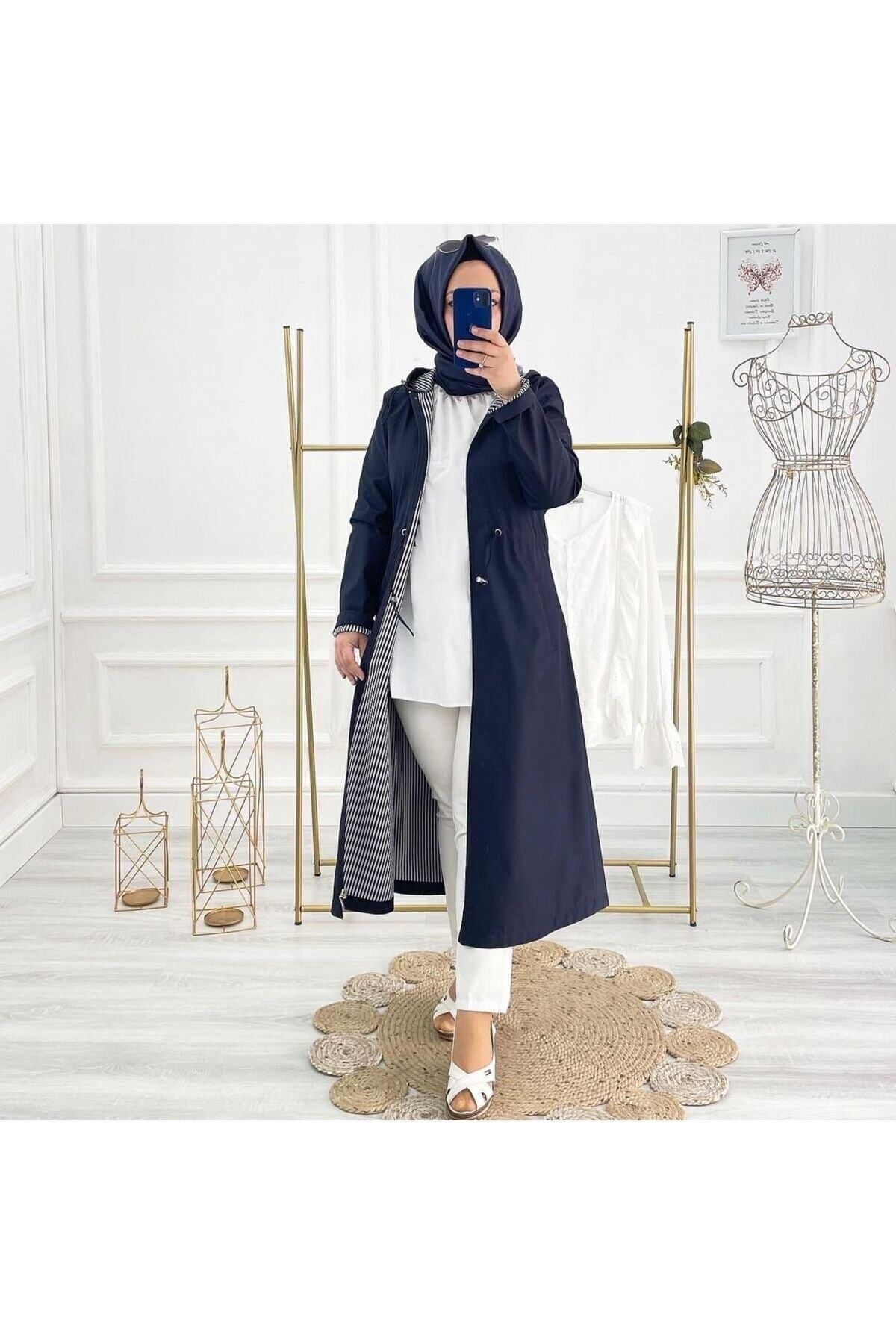 Lacivert İçi Çizgili Ve Kendinden Astarlı Su Geçirmez Kadın Trençkot