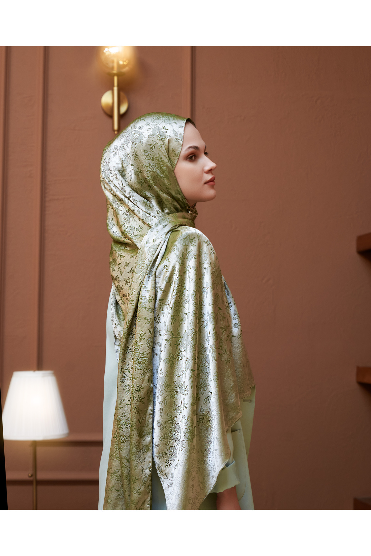 Parlak Jakar Çiçek Desen Şal - Bej Haki -