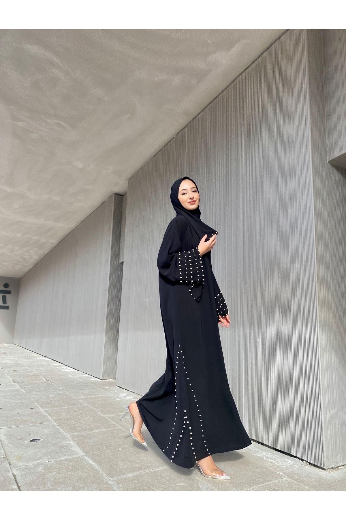 Siyah incili abaya