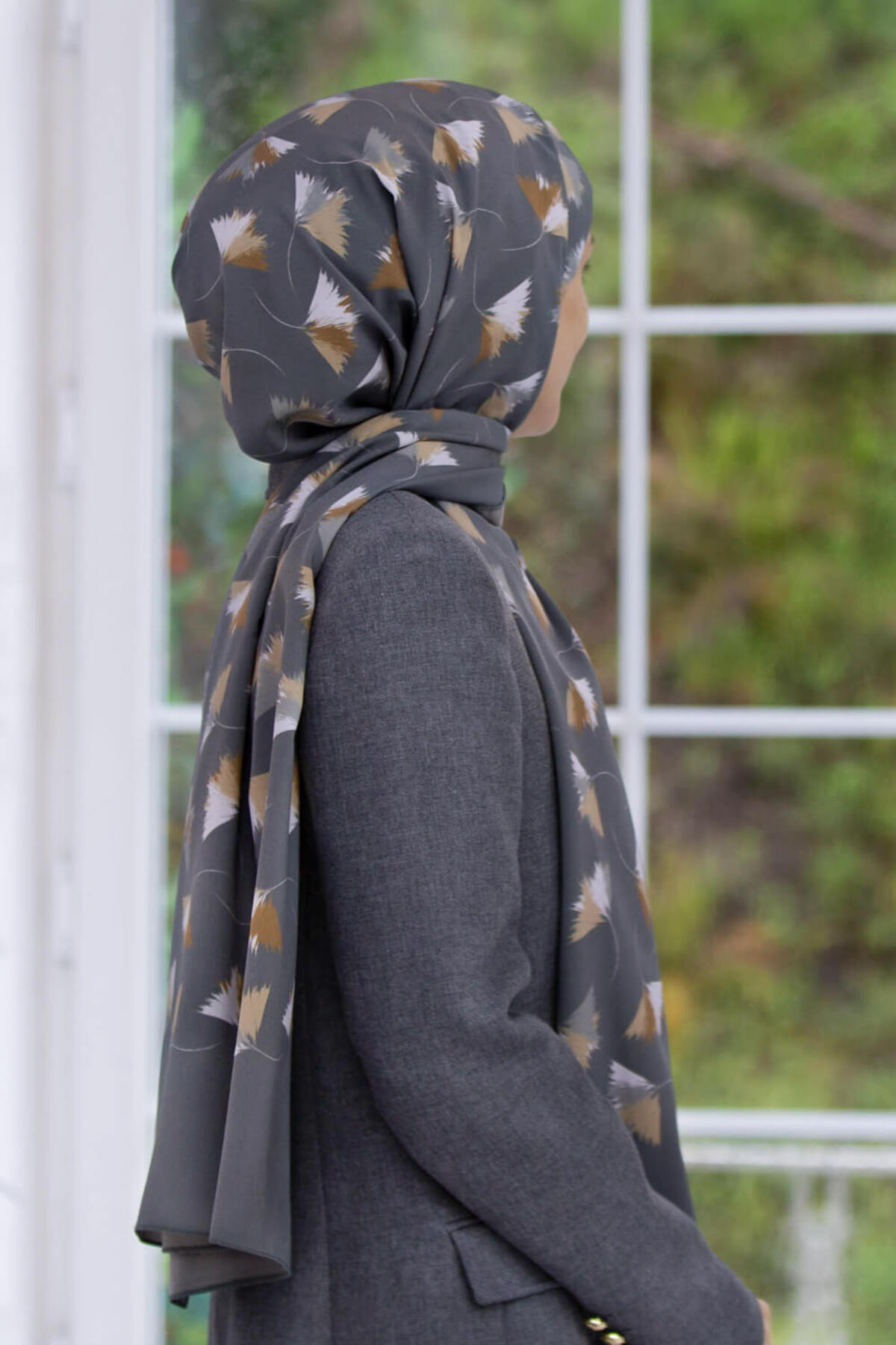 LÜKS MEDİNE İPEĞİ YAPRAK  DESENLİ GRİ  RENKLİ 75X195 KIRIŞMAZ ŞAL MOSS KREP DİKİŞ TİPİ İTALYAN DİKİŞ