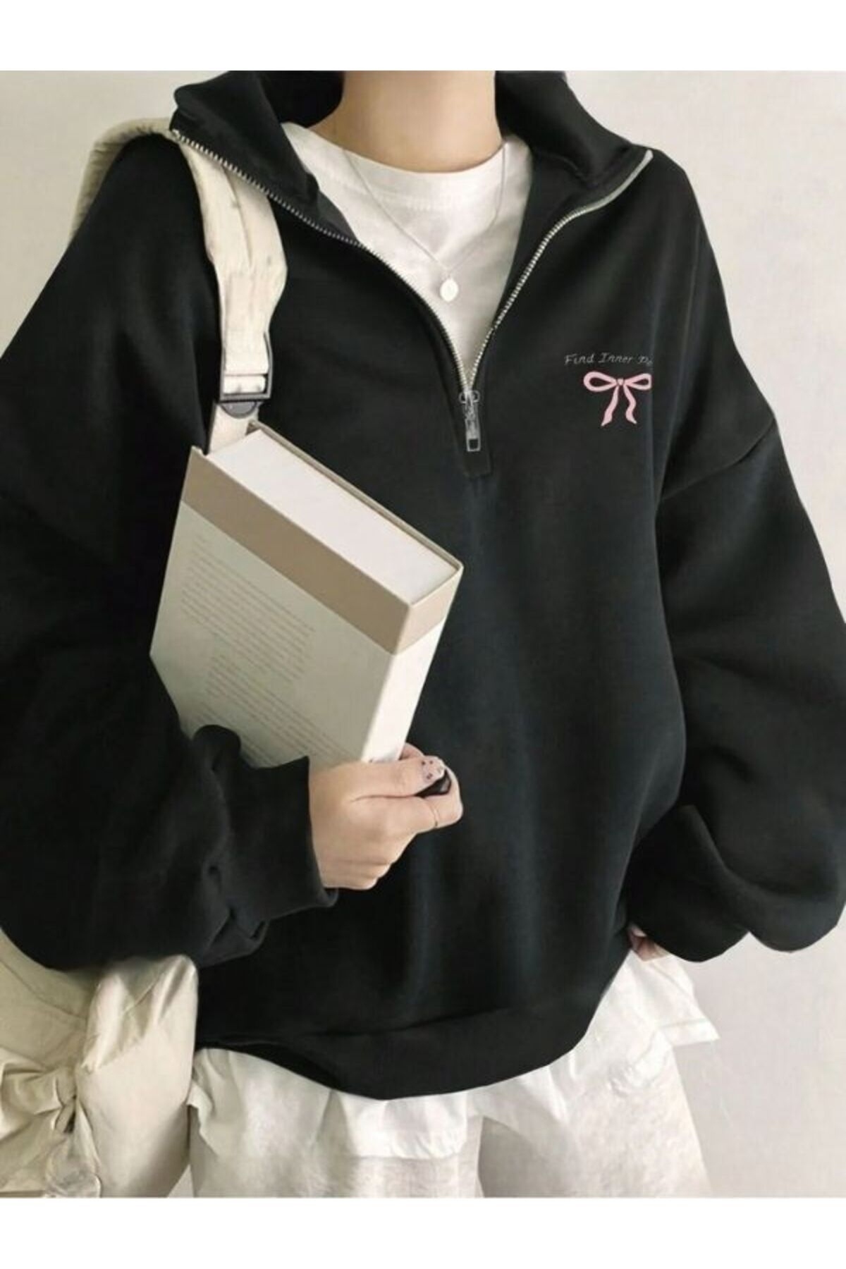 Siyah DİKYAKA YARIM FERMAR Kadın Kurdele Baskılı Oversize Sweatshirt