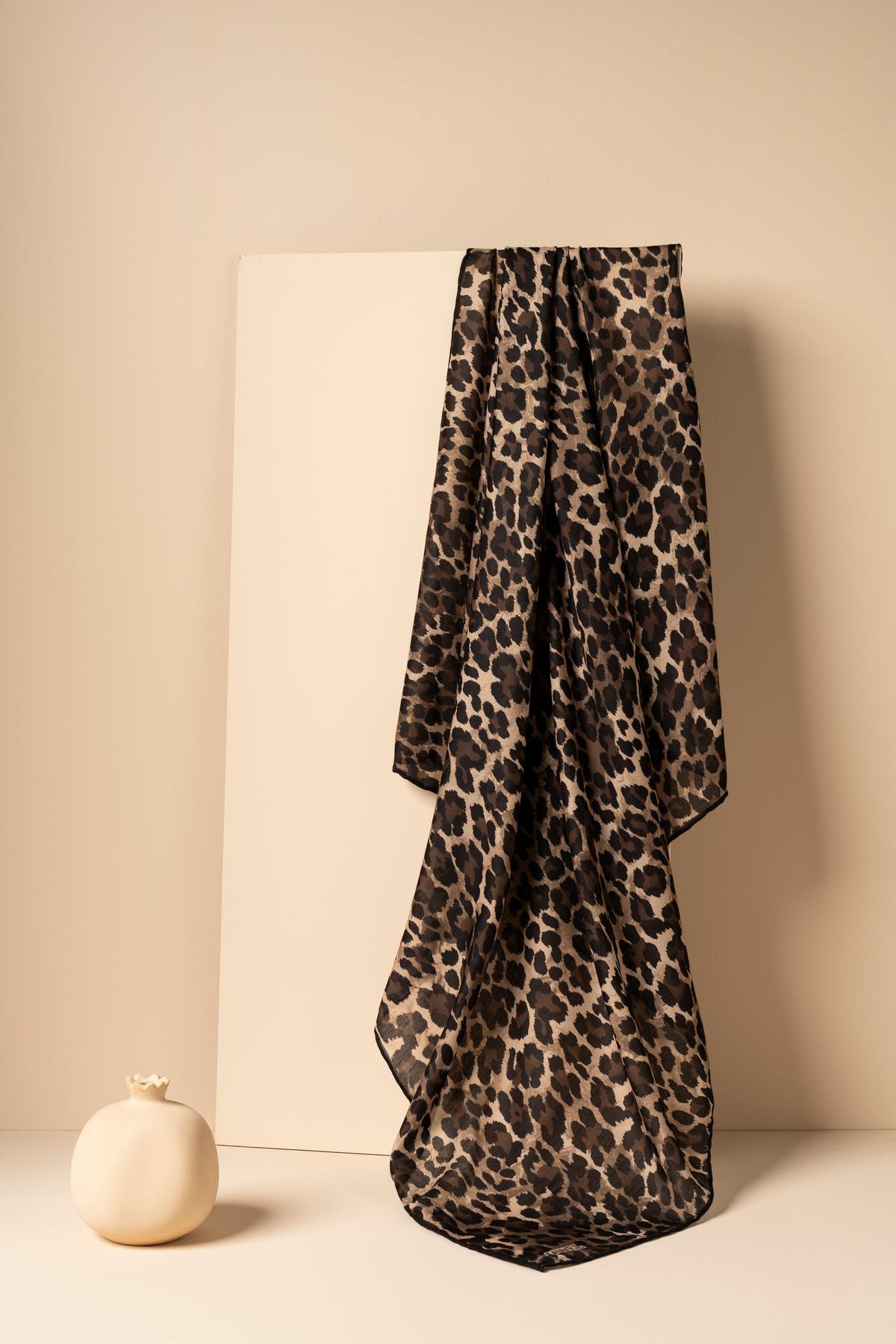 Kadın Leoparlı Soft Eşarp