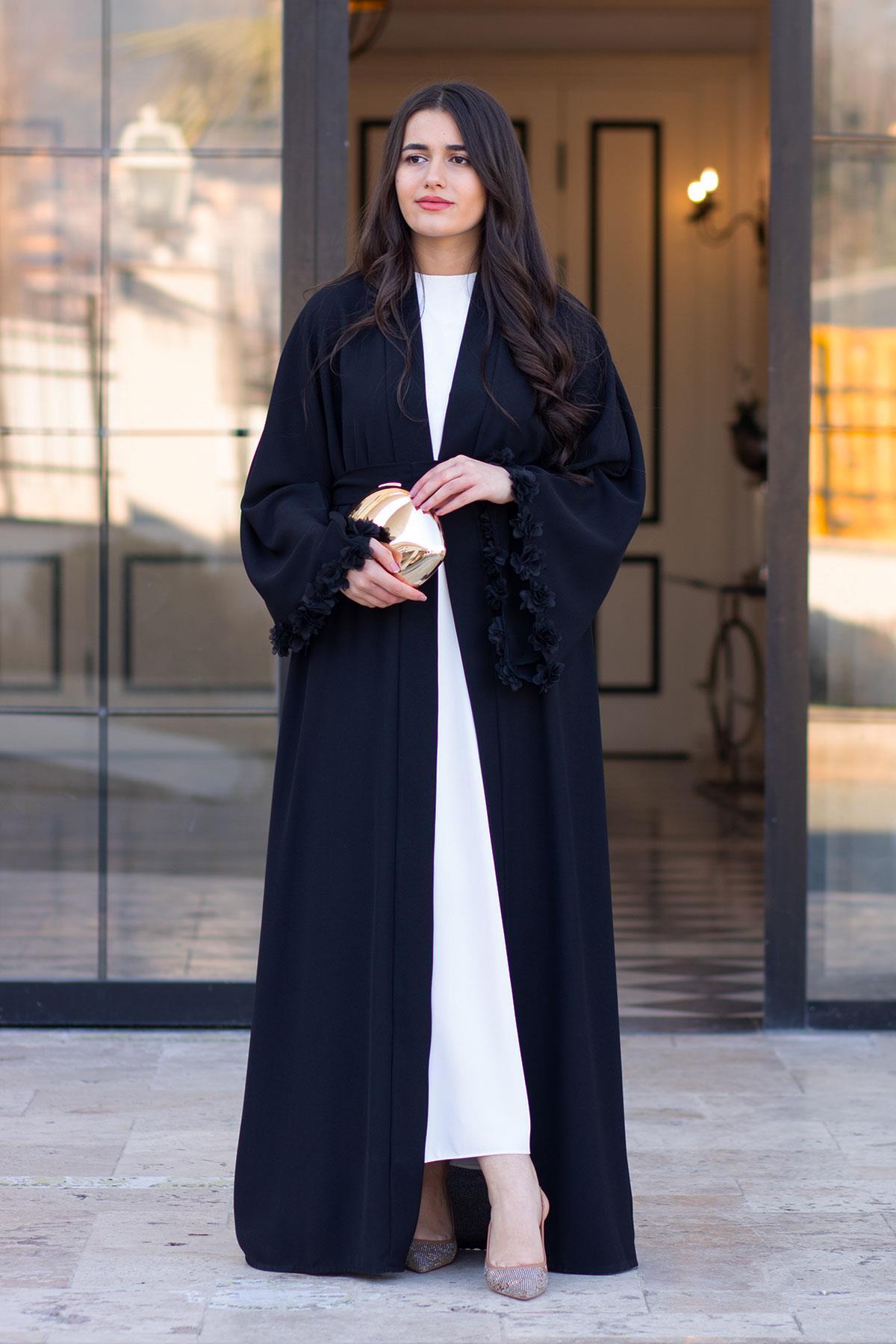 Siyah Kolu Çiçek Detaylı Zahra Abaya