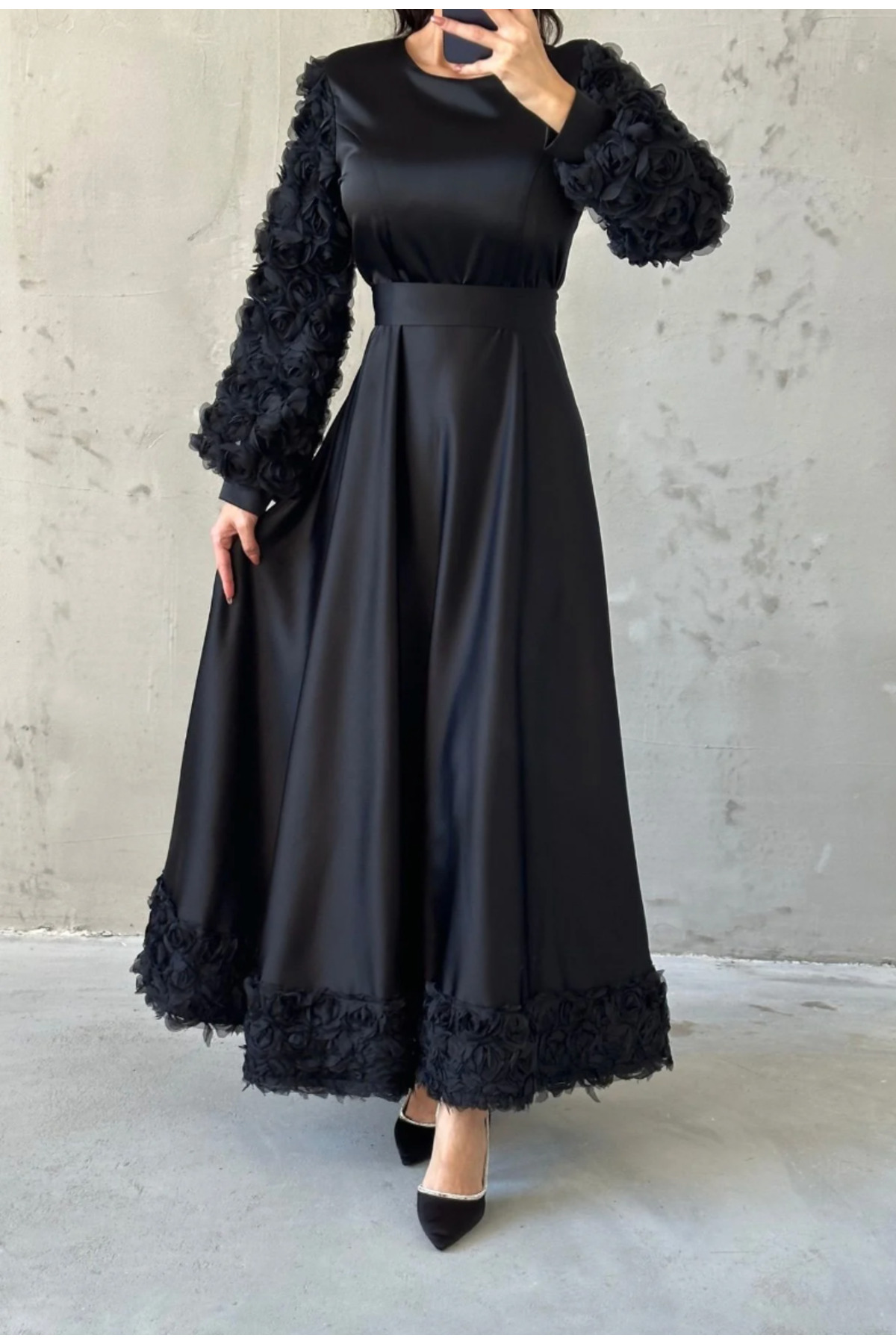 Eteği Ve Kolları Gül Detaylı Saten Abiye