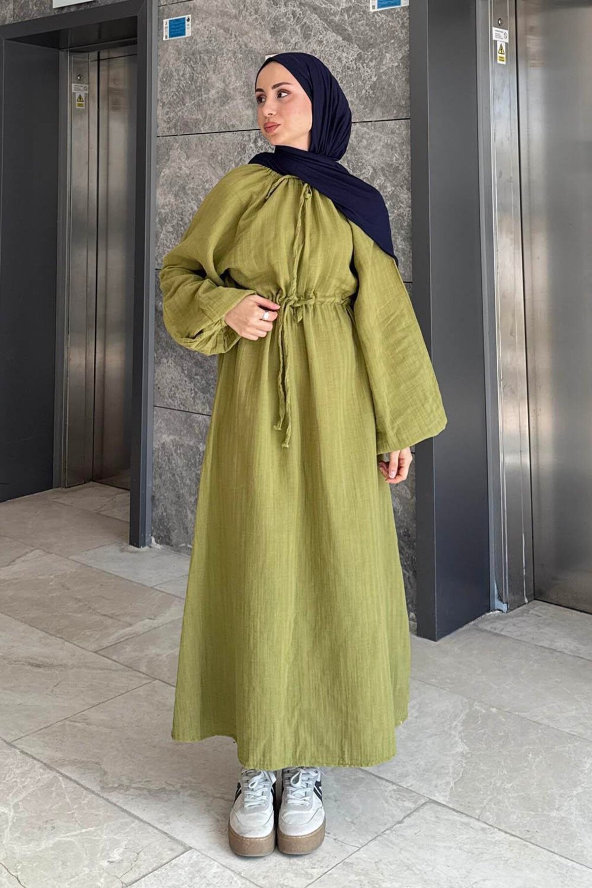 Balon Kol Bağlamalı Tesettür Elbise Yağ Yeşili