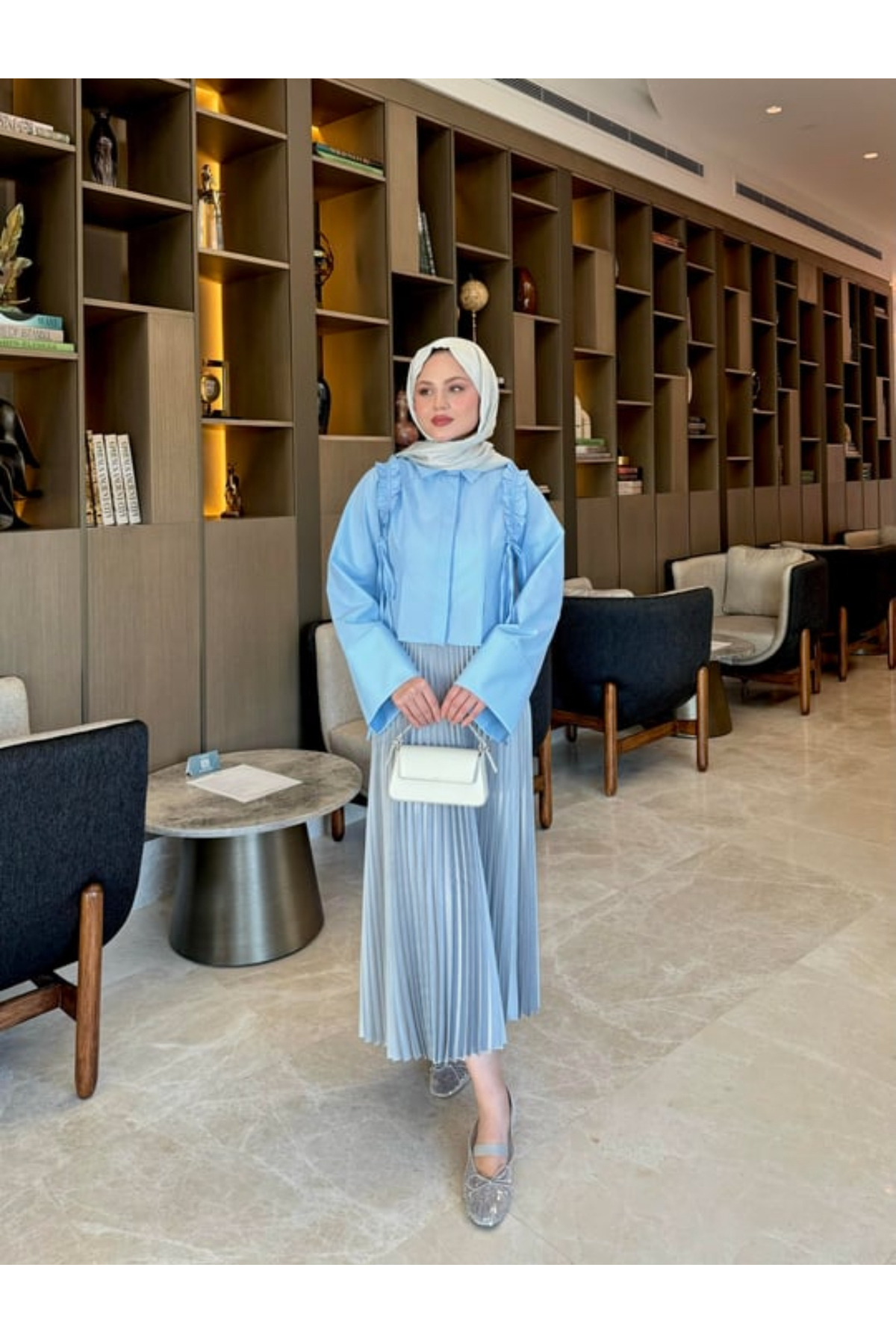 Omuz fırfırlı gömlek