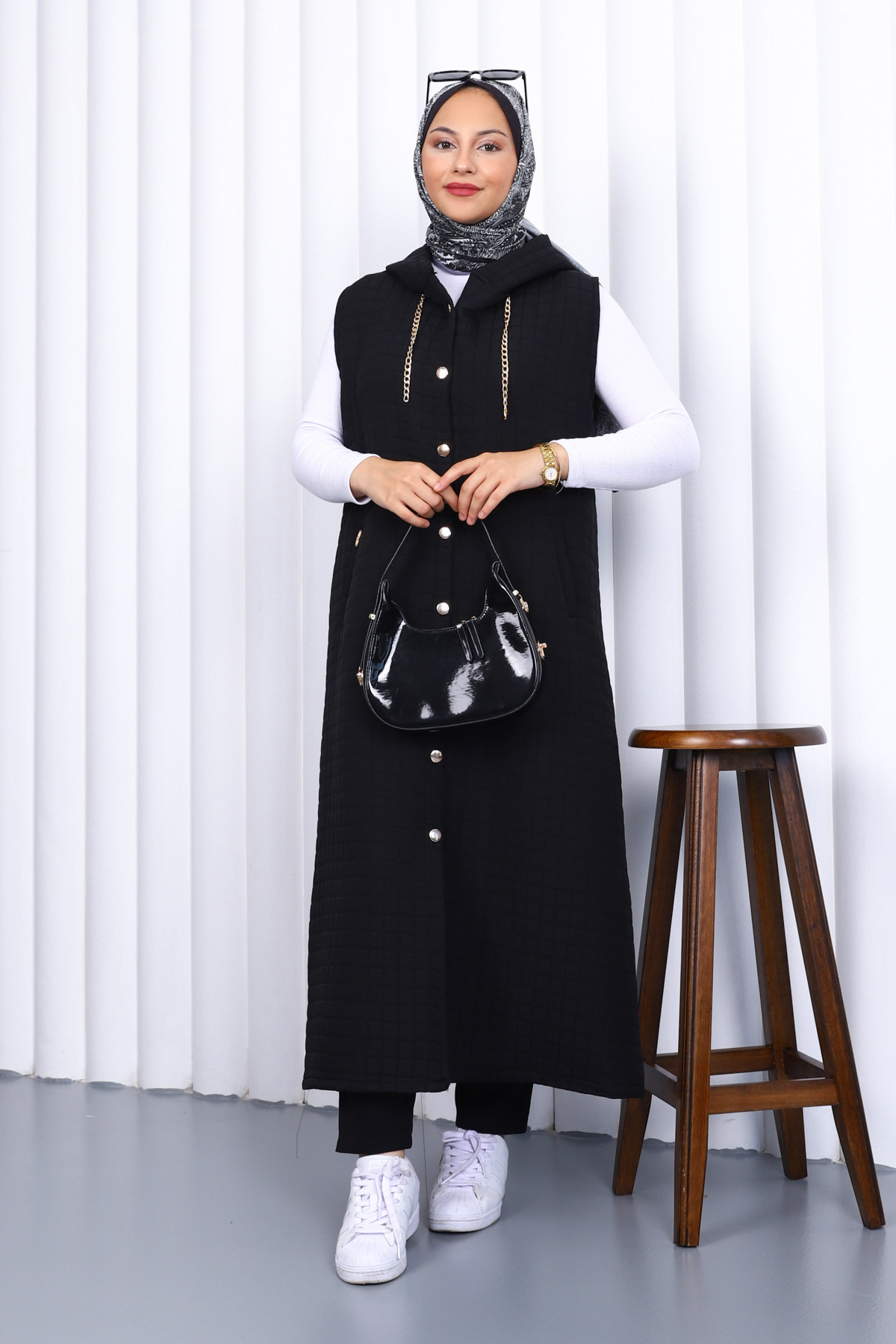 Siyah Kapüşonlu Kapitone Uzun Yelek