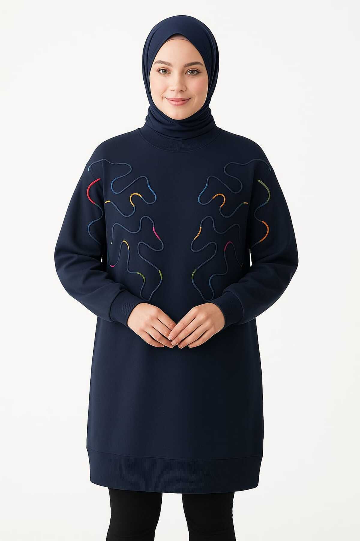 Kadın Lacivert Renkli Nakış Detaylı Tesettür Sweat Tunik - Rahat Oversize Kalıp